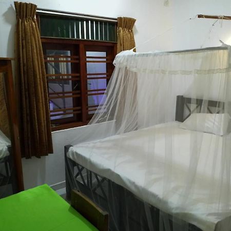 Hikkaduwa Family Inn Esterno foto