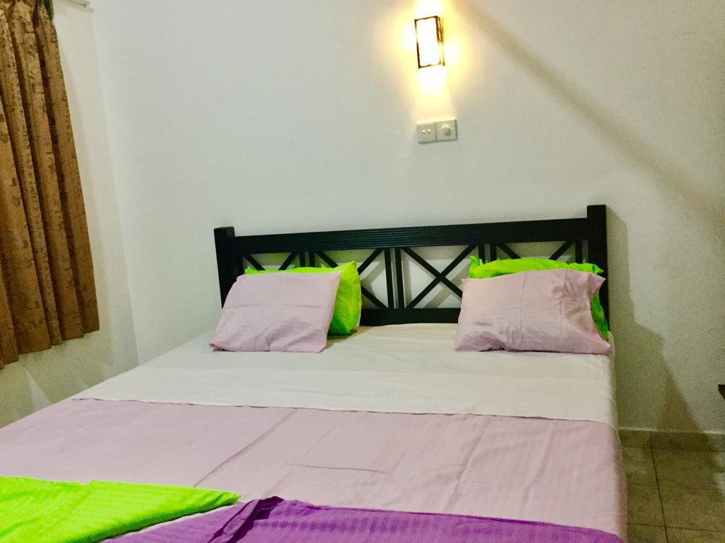 Hikkaduwa Family Inn Esterno foto