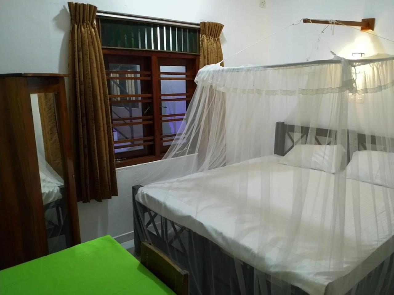 Hikkaduwa Family Inn Esterno foto