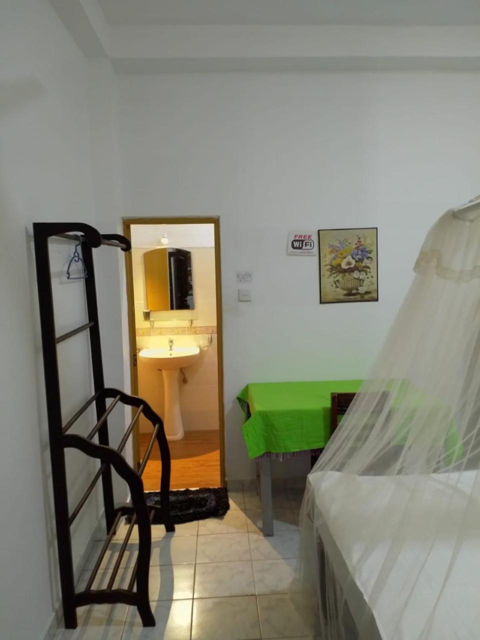 Hikkaduwa Family Inn Esterno foto